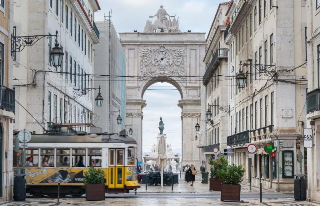 Quarto Com Varanda Na Rua Dos Douradores Lisbon Exterior photo